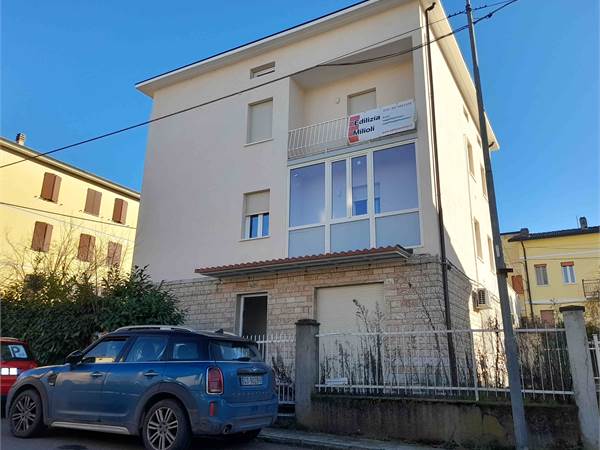 Sassuolo: Casa singola con 3 appartamenti